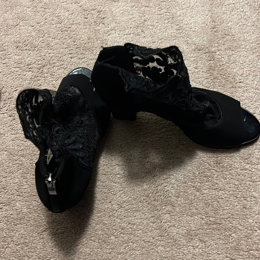 Womens black dress shoe